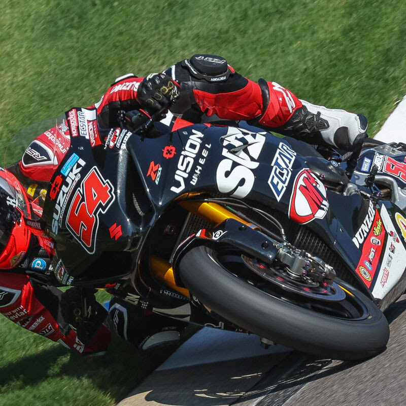 Richie Escalante (54) shows the competitive strength of the GSX-R1000R with a strong fourth-place finish.
